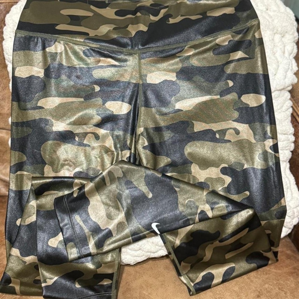 Nike Womens Dri-FIT Shiny Camo Leggings Green Camouflage Activewear Large